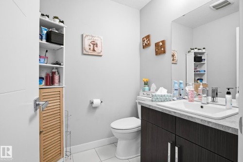 7237 Armour Crescent, Edmonton, AB - Indoor Photo Showing Bathroom
