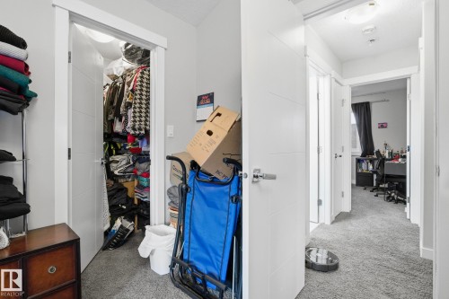 7237 Armour Crescent, Edmonton, AB - Indoor