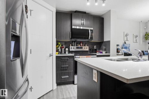 7237 Armour Crescent, Edmonton, AB - Indoor Photo Showing Kitchen With Double Sink