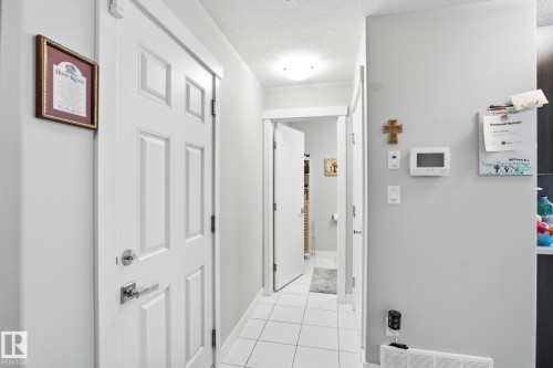 7237 Armour Crescent, Edmonton, AB - Indoor Photo Showing Other Room