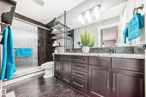 3411 8 Street, Edmonton, AB - Indoor Photo Showing Bathroom
