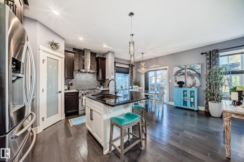 3411 8 Street, Edmonton, AB - Indoor Photo Showing Kitchen With Stainless Steel Kitchen With Upgraded Kitchen