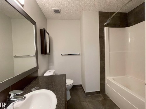 115 10523 123 Street, Edmonton, AB - Indoor Photo Showing Bathroom