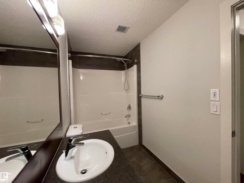 115 10523 123 Street, Edmonton, AB - Indoor Photo Showing Bathroom