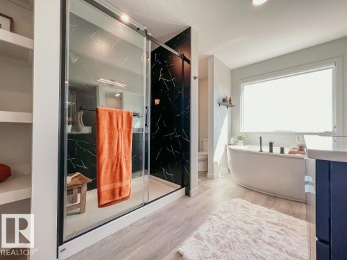 7457 Klapstein Crescent, Edmonton, AB - Indoor Photo Showing Bathroom