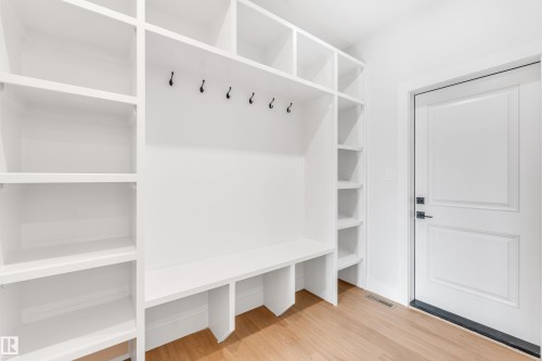 1 Horizon Link, Spruce Grove, AB - Indoor With Storage