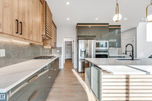 1 Horizon Link, Spruce Grove, AB - Indoor Photo Showing Kitchen With Upgraded Kitchen