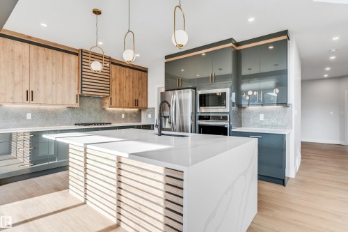 1 Horizon Link, Spruce Grove, AB - Indoor Photo Showing Kitchen With Upgraded Kitchen