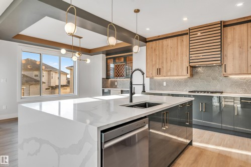 1 Horizon Link, Spruce Grove, AB - Indoor Photo Showing Kitchen With Upgraded Kitchen