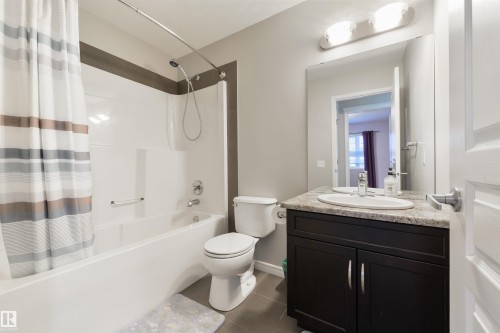 346 Secord Boulevard, Edmonton, AB - Indoor Photo Showing Bathroom