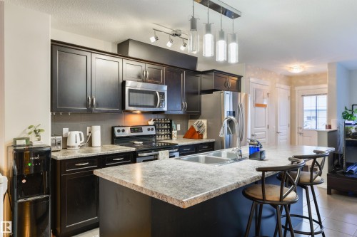 346 Secord Boulevard, Edmonton, AB - Indoor Photo Showing Kitchen With Double Sink With Upgraded Kitchen