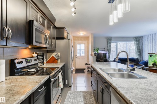 346 Secord Boulevard, Edmonton, AB - Indoor Photo Showing Kitchen With Double Sink