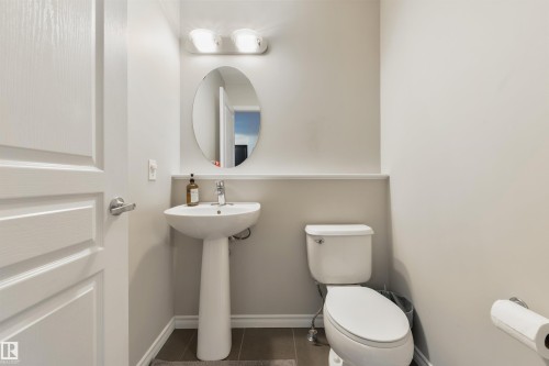 346 Secord Boulevard, Edmonton, AB - Indoor Photo Showing Bathroom