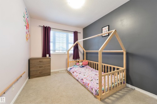 346 Secord Boulevard, Edmonton, AB - Indoor Photo Showing Bedroom