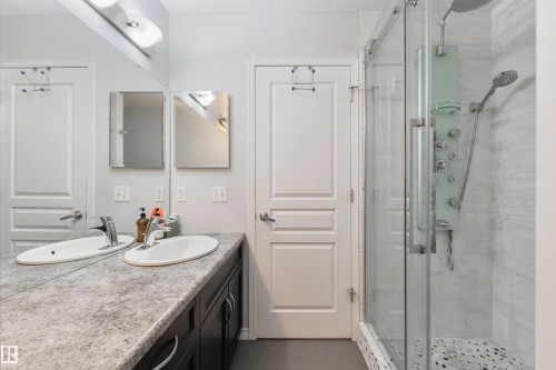 346 Secord Boulevard, Edmonton, AB - Indoor Photo Showing Bathroom