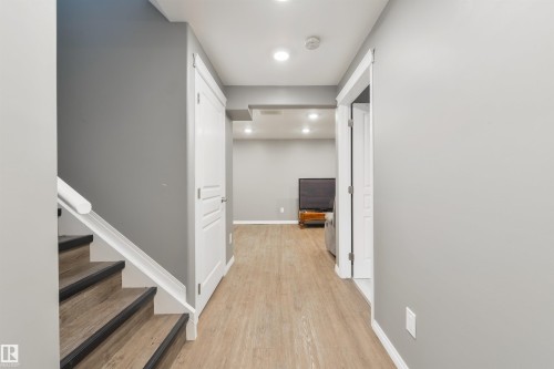 346 Secord Boulevard, Edmonton, AB - Indoor Photo Showing Other Room