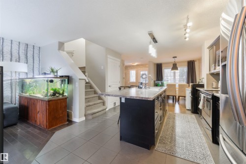 346 Secord Boulevard, Edmonton, AB - Indoor Photo Showing Kitchen With Upgraded Kitchen
