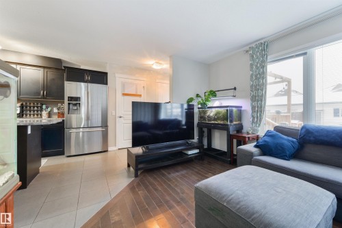 346 Secord Boulevard, Edmonton, AB - Indoor Photo Showing Living Room
