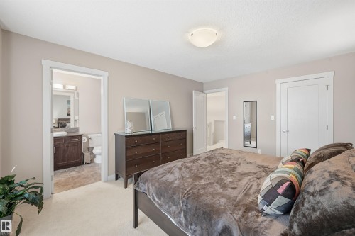 140 Axbridge Gate, Sherwood Park, AB - Indoor Photo Showing Bedroom