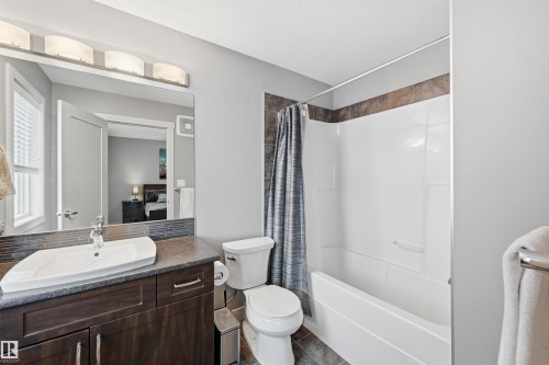 140 Axbridge Gate, Sherwood Park, AB - Indoor Photo Showing Bathroom