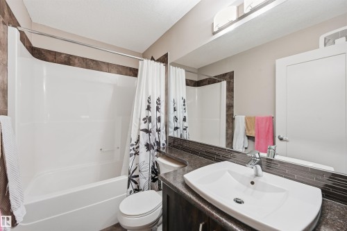 140 Axbridge Gate, Sherwood Park, AB - Indoor Photo Showing Bathroom