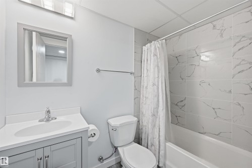 140 Axbridge Gate, Sherwood Park, AB - Indoor Photo Showing Bathroom