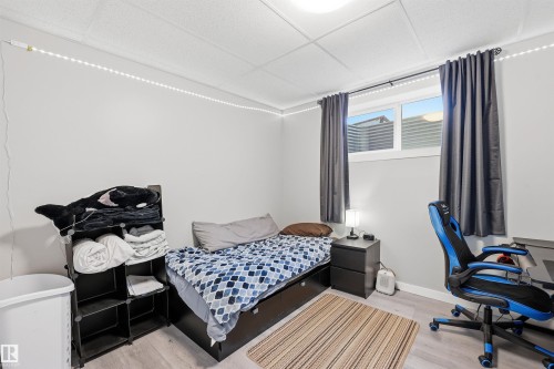 140 Axbridge Gate, Sherwood Park, AB - Indoor Photo Showing Bedroom