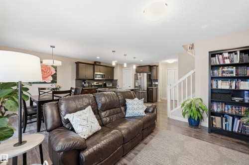 140 Axbridge Gate, Sherwood Park, AB - Indoor Photo Showing Living Room