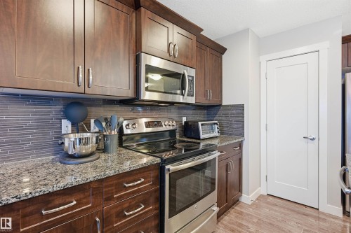 140 Axbridge Gate, Sherwood Park, AB - Indoor Photo Showing Kitchen