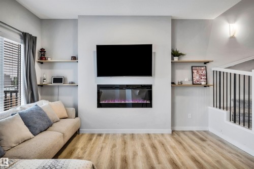 98 Kingsbury Circle, Spruce Grove, AB - Indoor Photo Showing Living Room With Fireplace