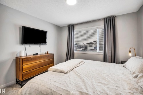 98 Kingsbury Circle, Spruce Grove, AB - Indoor Photo Showing Bedroom