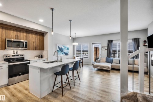 98 Kingsbury Circle, Spruce Grove, AB - Indoor Photo Showing Kitchen With Double Sink With Upgraded Kitchen