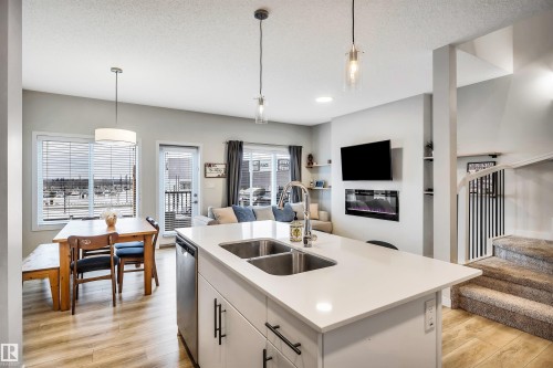 98 Kingsbury Circle, Spruce Grove, AB - Indoor Photo Showing Kitchen With Double Sink