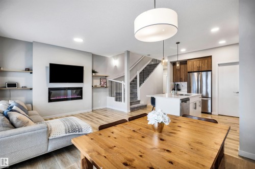 98 Kingsbury Circle, Spruce Grove, AB - Indoor Photo Showing Living Room With Fireplace
