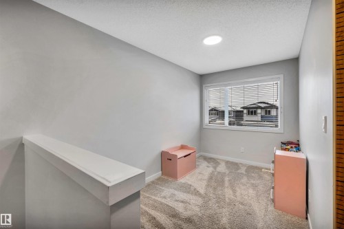 98 Kingsbury Circle, Spruce Grove, AB - Indoor Photo Showing Other Room