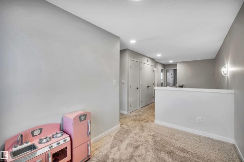 98 Kingsbury Circle, Spruce Grove, AB - Indoor Photo Showing Other Room