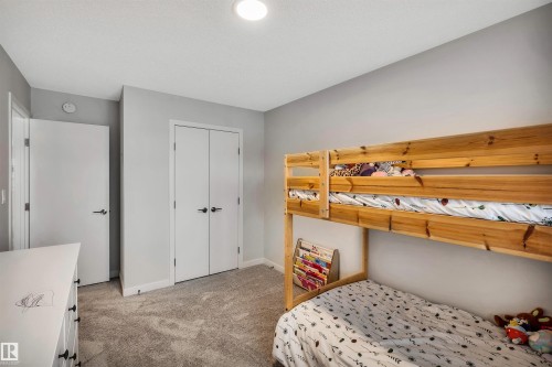 98 Kingsbury Circle, Spruce Grove, AB - Indoor Photo Showing Bedroom