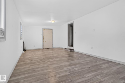 543 Evergreen St, Edmonton, AB - Indoor Photo Showing Other Room