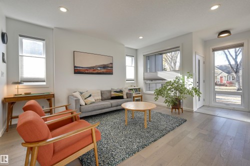 10411 144 Street, Edmonton, AB - Indoor Photo Showing Living Room