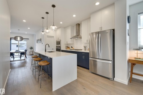 10411 144 Street, Edmonton, AB - Indoor Photo Showing Kitchen With Upgraded Kitchen