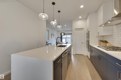 10411 144 Street, Edmonton, AB - Indoor Photo Showing Kitchen With Upgraded Kitchen