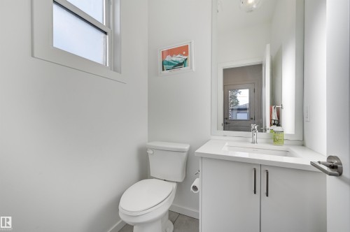 10411 144 Street, Edmonton, AB - Indoor Photo Showing Bathroom
