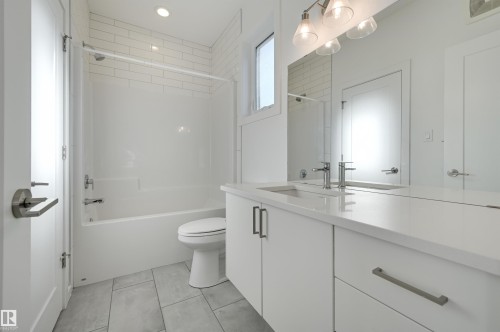 10411 144 Street, Edmonton, AB - Indoor Photo Showing Bathroom