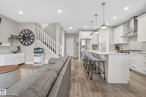 1222 164A Street, Edmonton, AB - Indoor Photo Showing Kitchen With Upgraded Kitchen