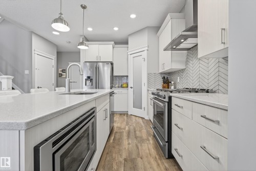 1222 164A Street, Edmonton, AB - Indoor Photo Showing Kitchen With Upgraded Kitchen