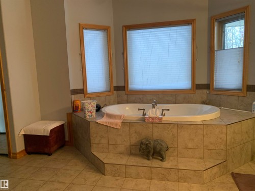 57 Longview Drive, Spruce Grove, AB - Indoor Photo Showing Bathroom