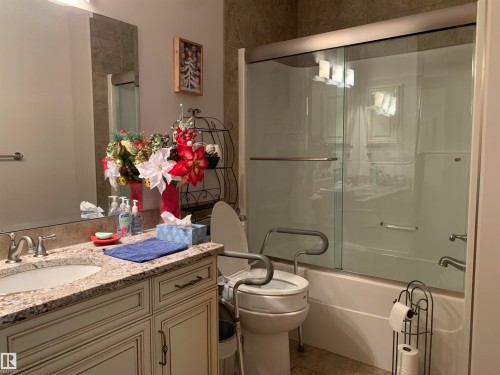 57 Longview Drive, Spruce Grove, AB - Indoor Photo Showing Bathroom