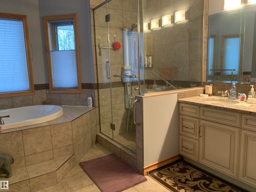 57 Longview Drive, Spruce Grove, AB - Indoor Photo Showing Bathroom