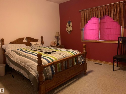 57 Longview Drive, Spruce Grove, AB - Indoor Photo Showing Bedroom