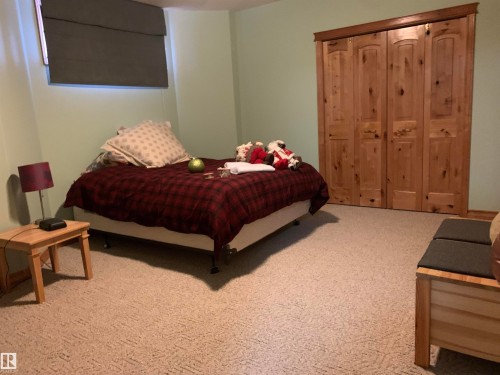 57 Longview Drive, Spruce Grove, AB - Indoor Photo Showing Bedroom